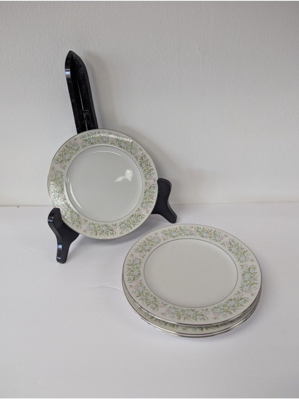 Taihei China Fine China Dessert Plates Set 4 Floral Silver Trim Japan 6 3/8"